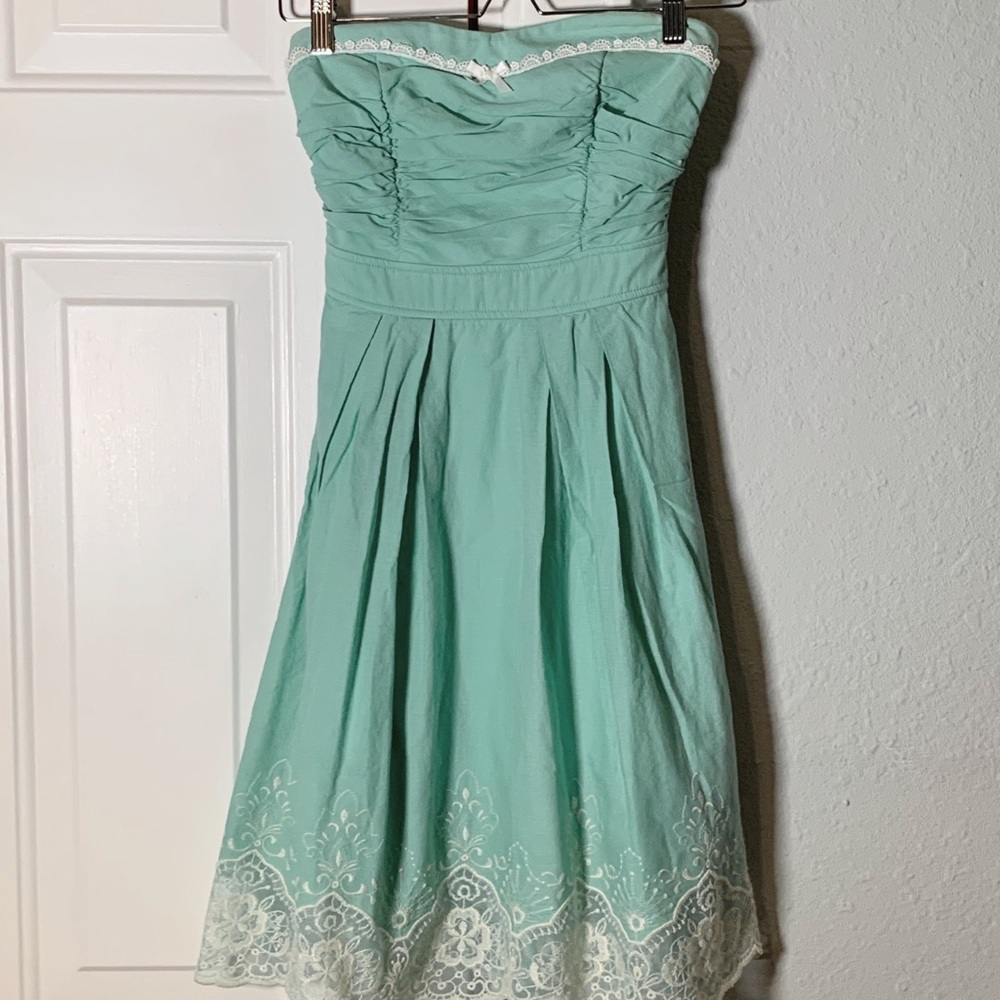 Sea Foam & Cream Lace Sleeveless Dress